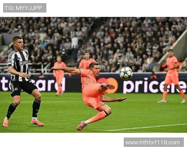 莱万再创辉煌带领球队冲击冠军梦想展现无与伦比的足球天赋与领导力